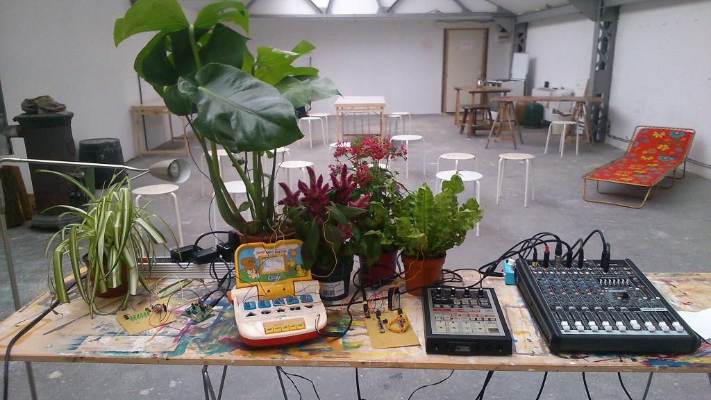 Set-up for a solo gig in Paris-Montreuil