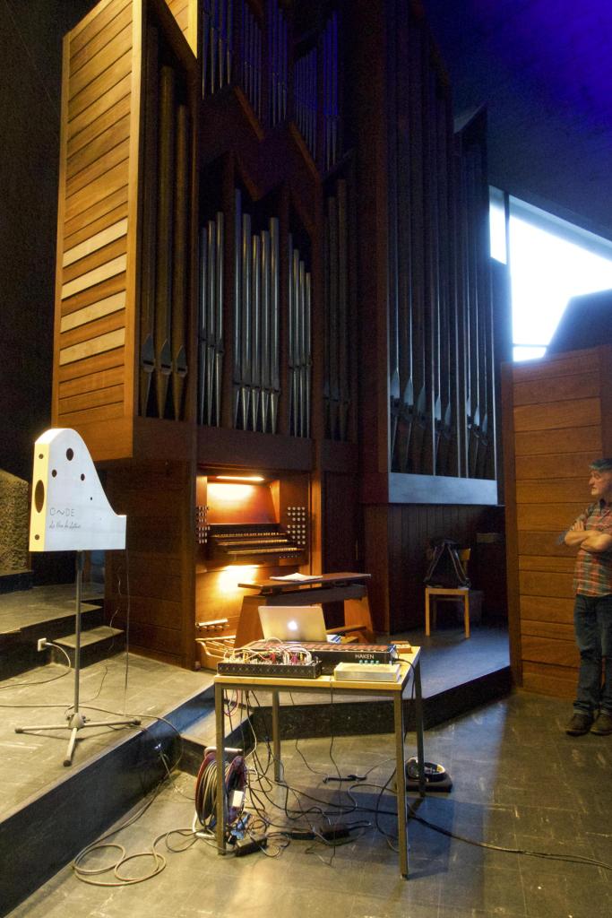 Performing with Electronics & Organ at Martin-Luther-Kirche Berlin Schöneberg (Photo: AL)